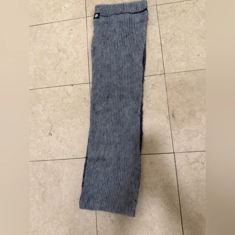 Elegant Blue Knit Snood and Hat Set Made Of Icelandic Wool 💙 - Picture 7 of 15